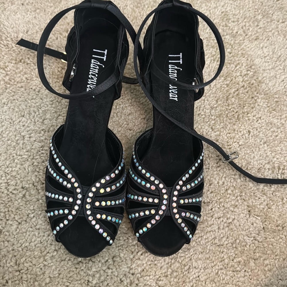 TT damcewear dance shoes never worn